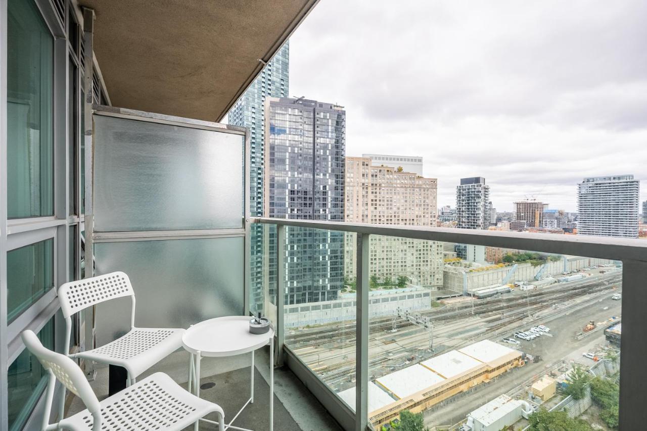 Globalstay Yonge St Condos Toronto Exterior photo