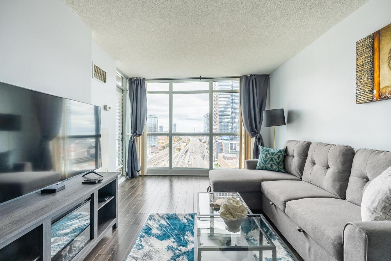 Globalstay Yonge St Condos Toronto Exterior photo